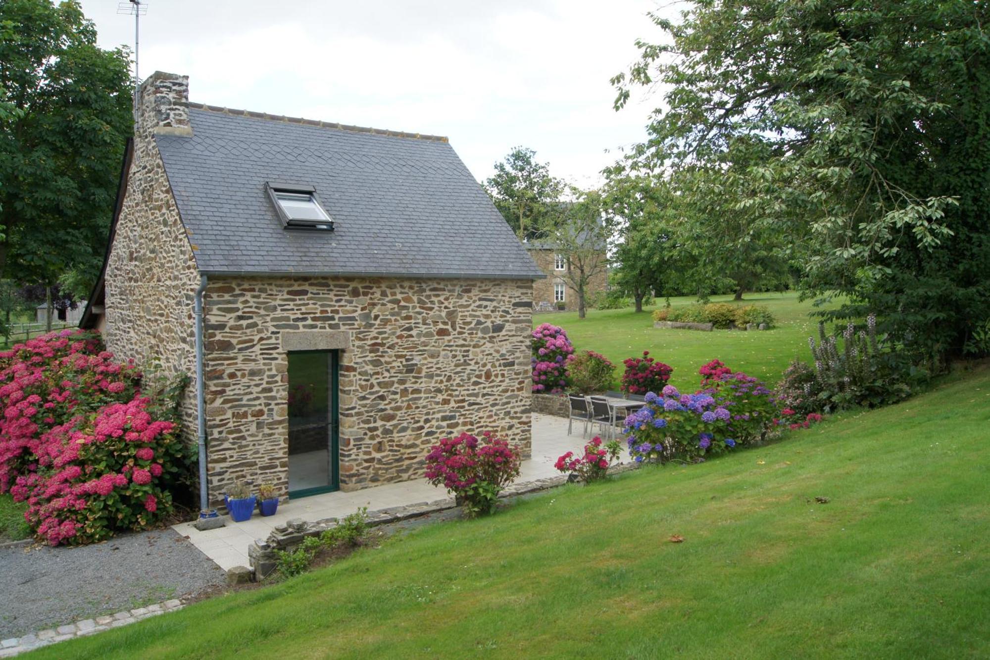 Les Hirondelles Holiday home Baguer-Pican